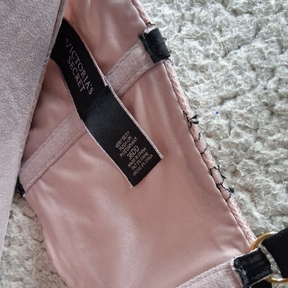 Victoria's Secret Pink and Black Lace Bra - Picture 2 of 3